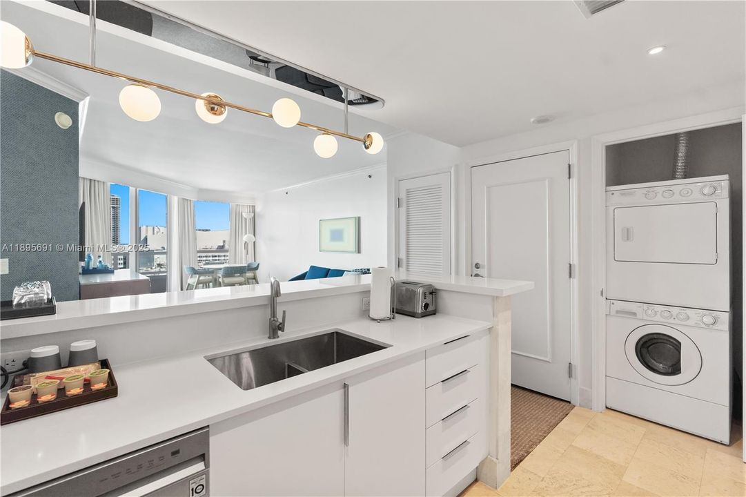 Active With Contract: $1,650,000 (1 beds, 2 baths, 1002 Square Feet)