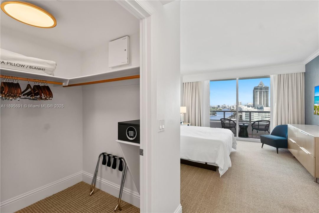 Active With Contract: $1,650,000 (1 beds, 2 baths, 1002 Square Feet)