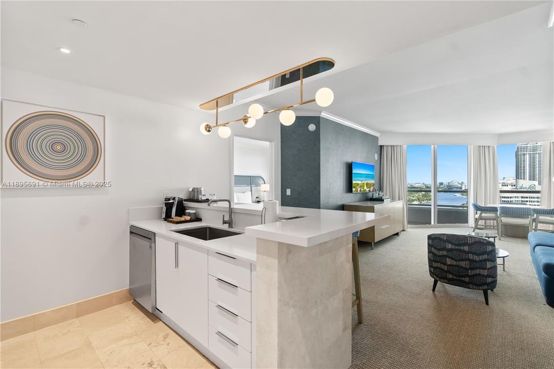 Active With Contract: $1,650,000 (1 beds, 2 baths, 1002 Square Feet)