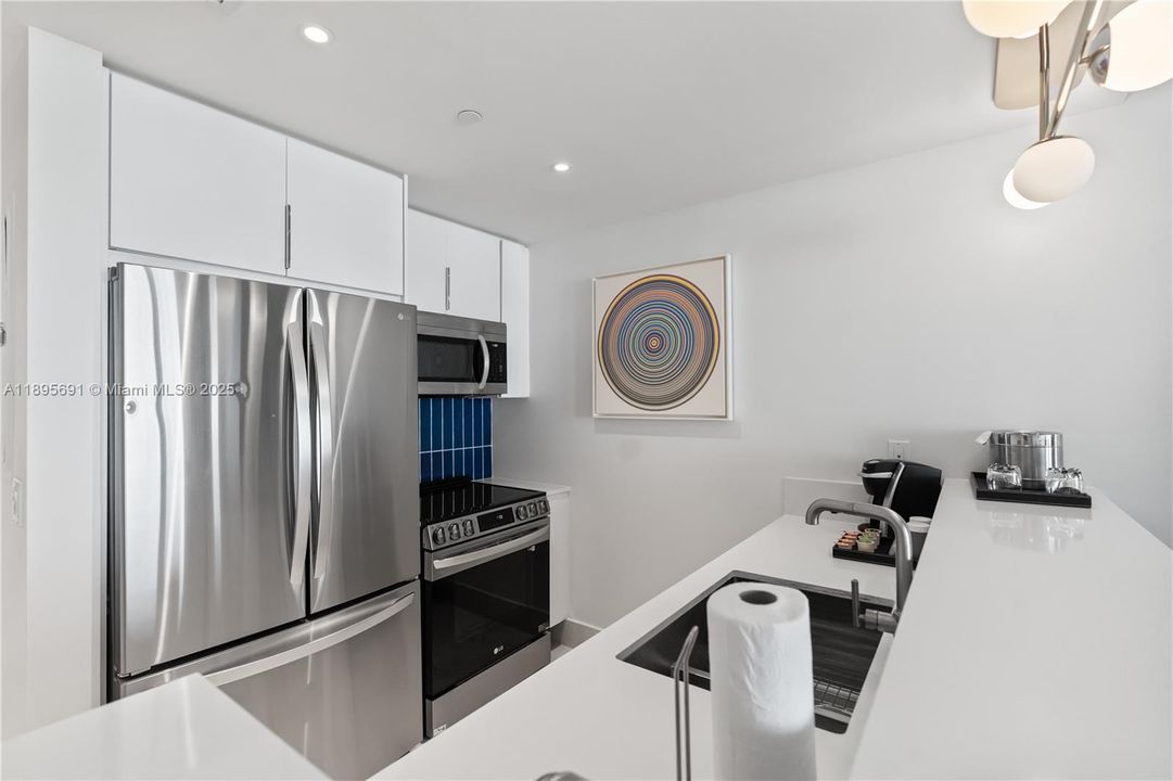 Active With Contract: $1,650,000 (1 beds, 2 baths, 1002 Square Feet)