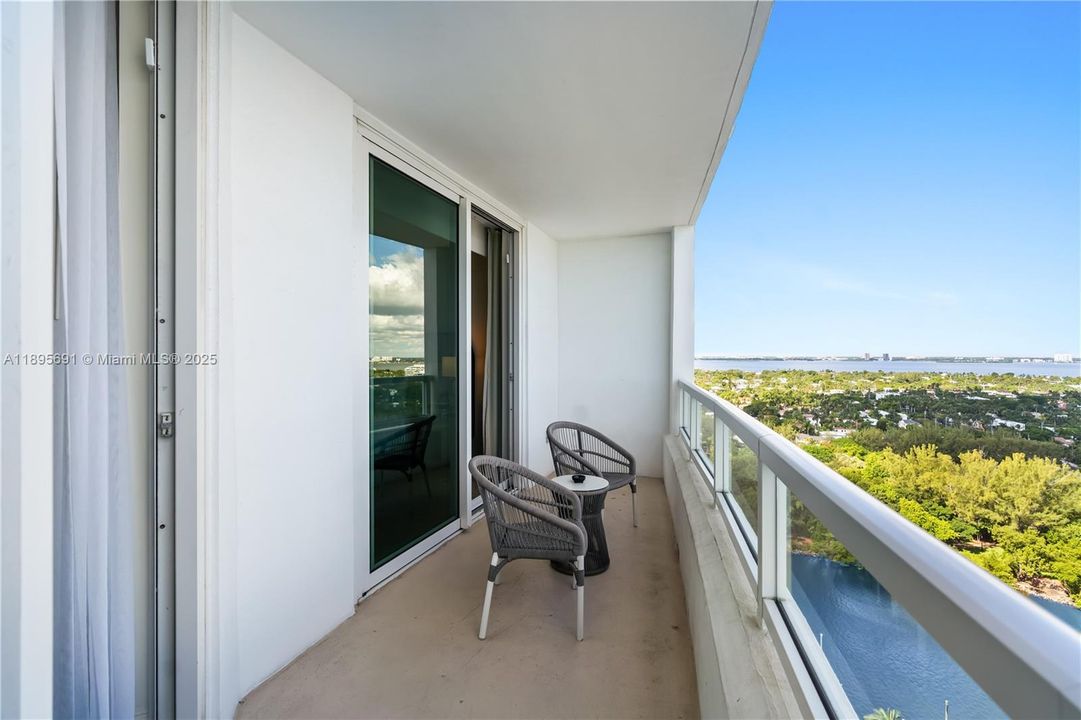 Active With Contract: $1,650,000 (1 beds, 2 baths, 1002 Square Feet)