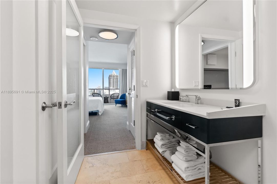 Active With Contract: $1,650,000 (1 beds, 2 baths, 1002 Square Feet)