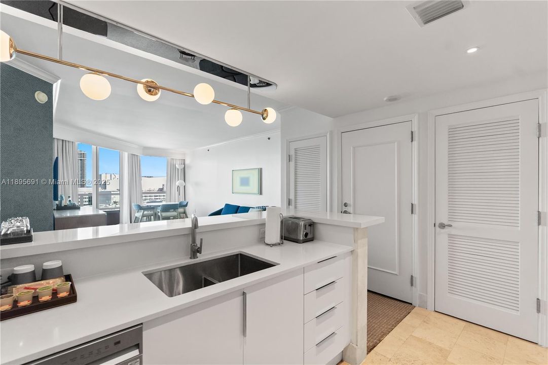 Active With Contract: $1,650,000 (1 beds, 2 baths, 1002 Square Feet)