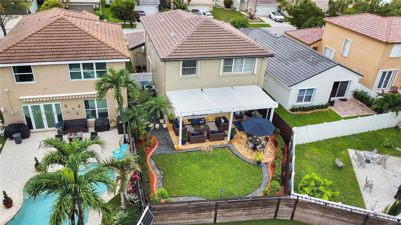 合同活跃: $755,000 (4 贝兹, 2 浴室, 2383 平方英尺)