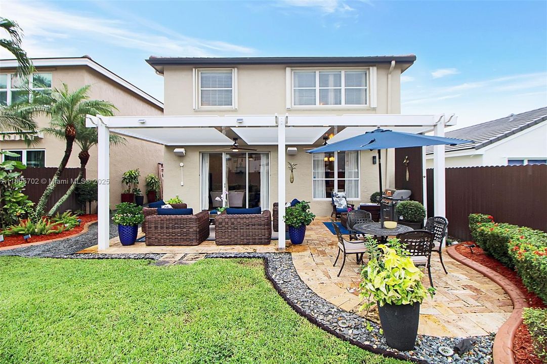 合同活跃: $755,000 (4 贝兹, 2 浴室, 2383 平方英尺)