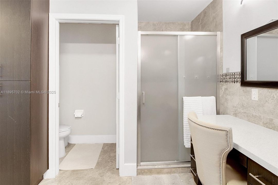 合同活跃: $755,000 (4 贝兹, 2 浴室, 2383 平方英尺)