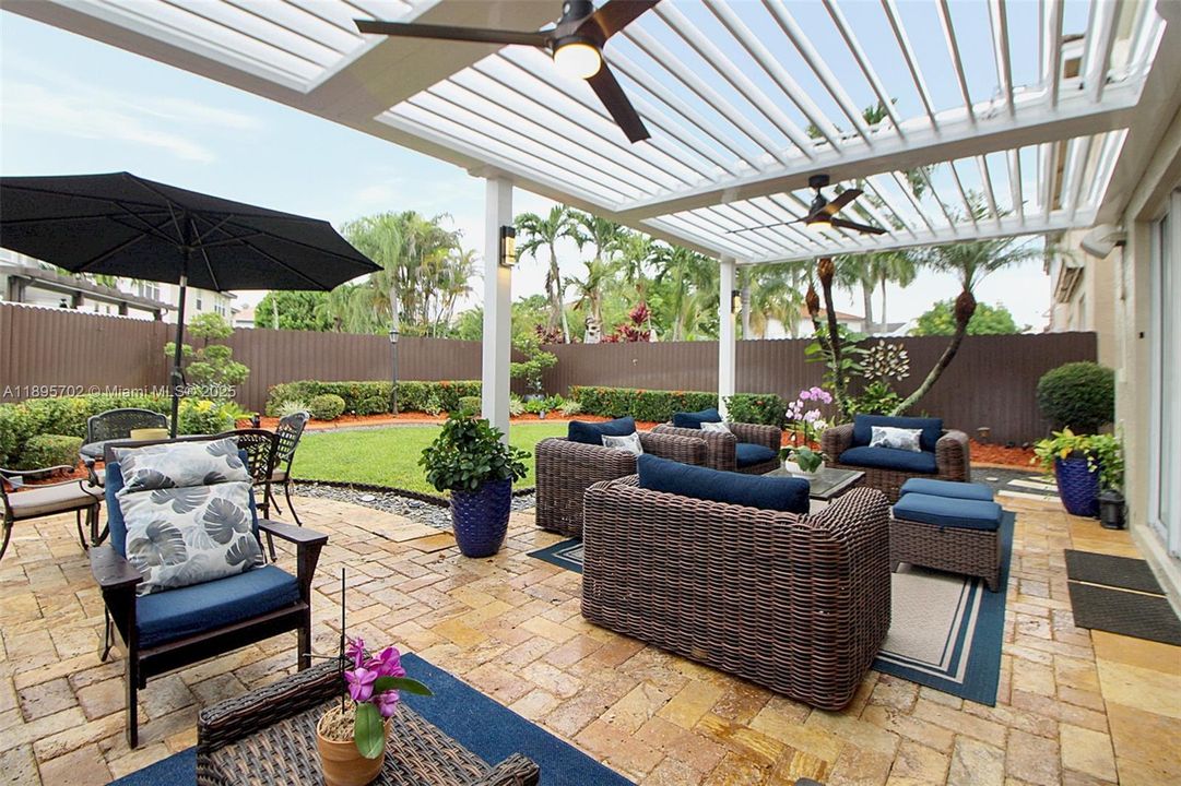 合同活跃: $755,000 (4 贝兹, 2 浴室, 2383 平方英尺)