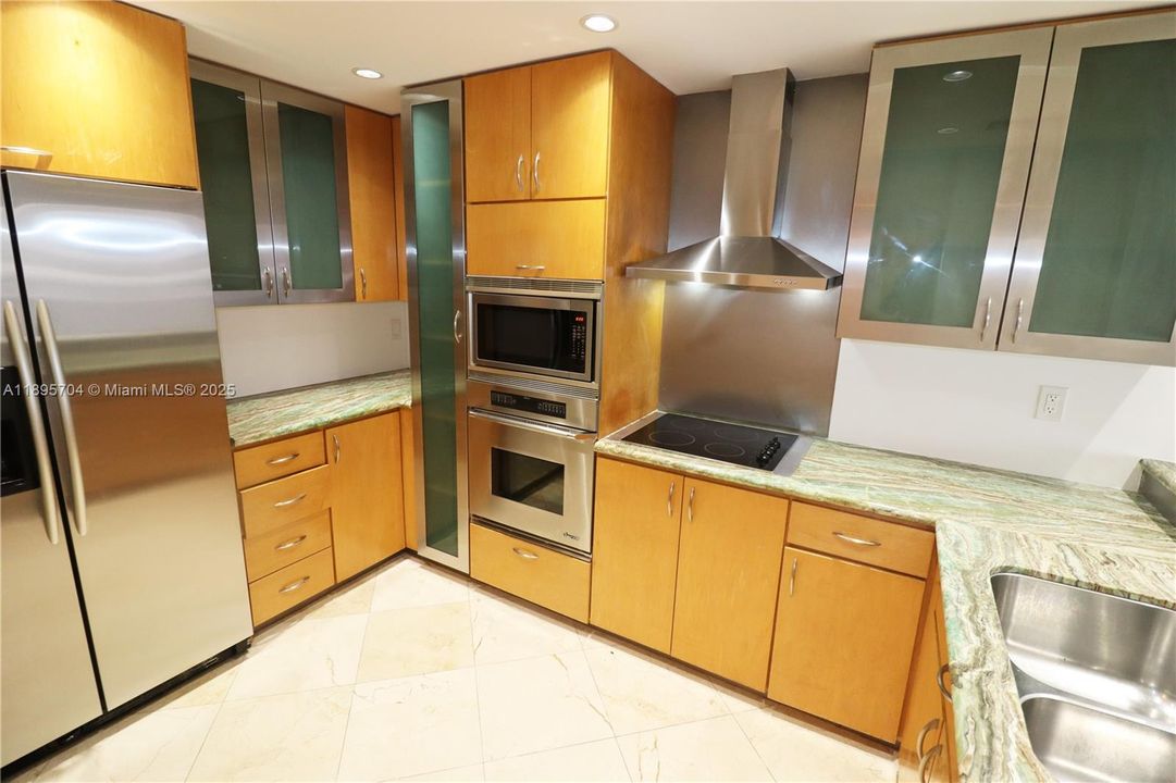 For Rent: $4,400 (1 beds, 1 baths, 1134 Square Feet)