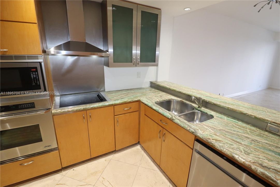 For Rent: $4,400 (1 beds, 1 baths, 1134 Square Feet)