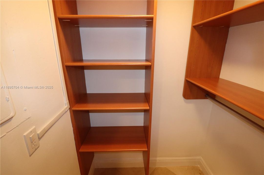 For Rent: $4,400 (1 beds, 1 baths, 1134 Square Feet)