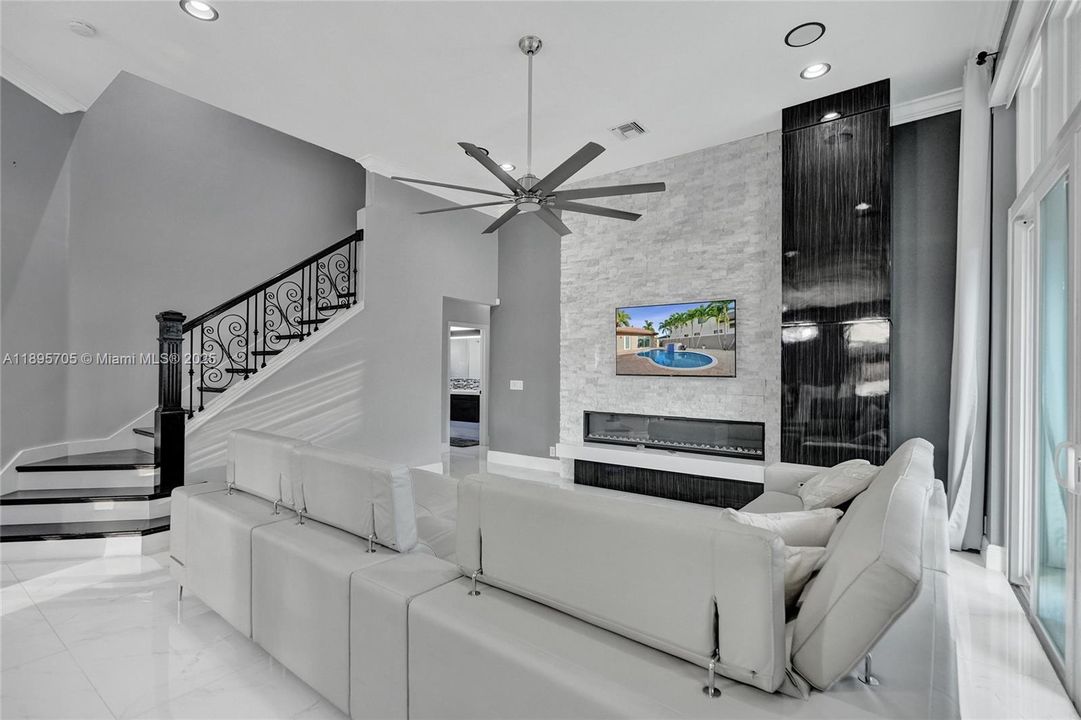 En Venta: $1,389,000 (7 camas, 5 baños, 3796 Pies cuadrados)