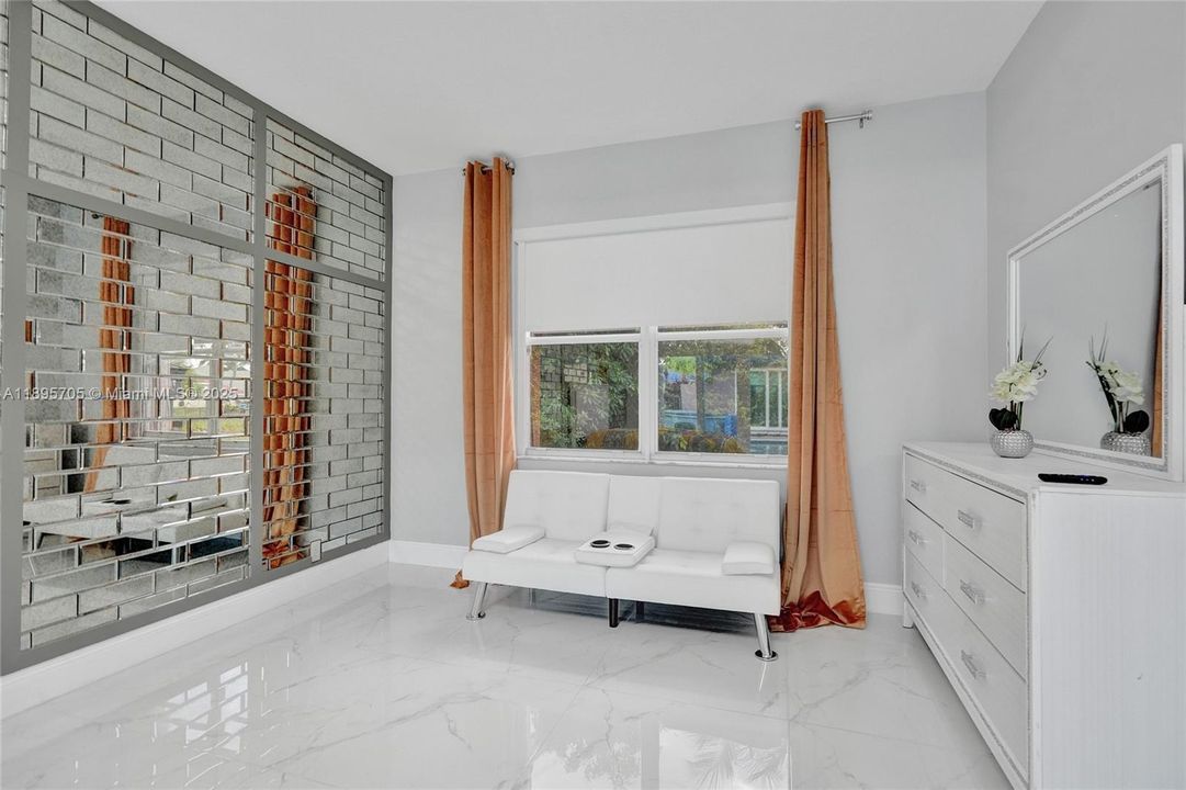 En Venta: $1,389,000 (7 camas, 5 baños, 3796 Pies cuadrados)