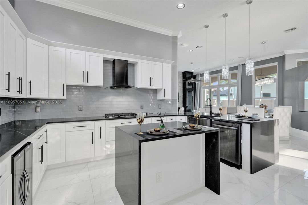 En Venta: $1,389,000 (7 camas, 5 baños, 3796 Pies cuadrados)