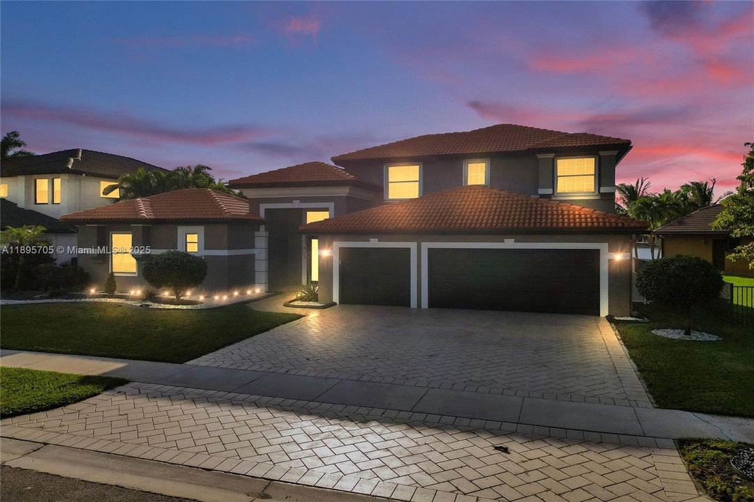 En Venta: $1,389,000 (7 camas, 5 baños, 3796 Pies cuadrados)