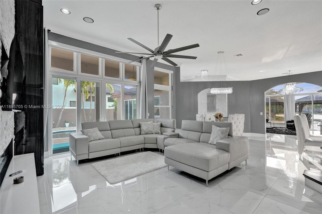 En Venta: $1,389,000 (7 camas, 5 baños, 3796 Pies cuadrados)