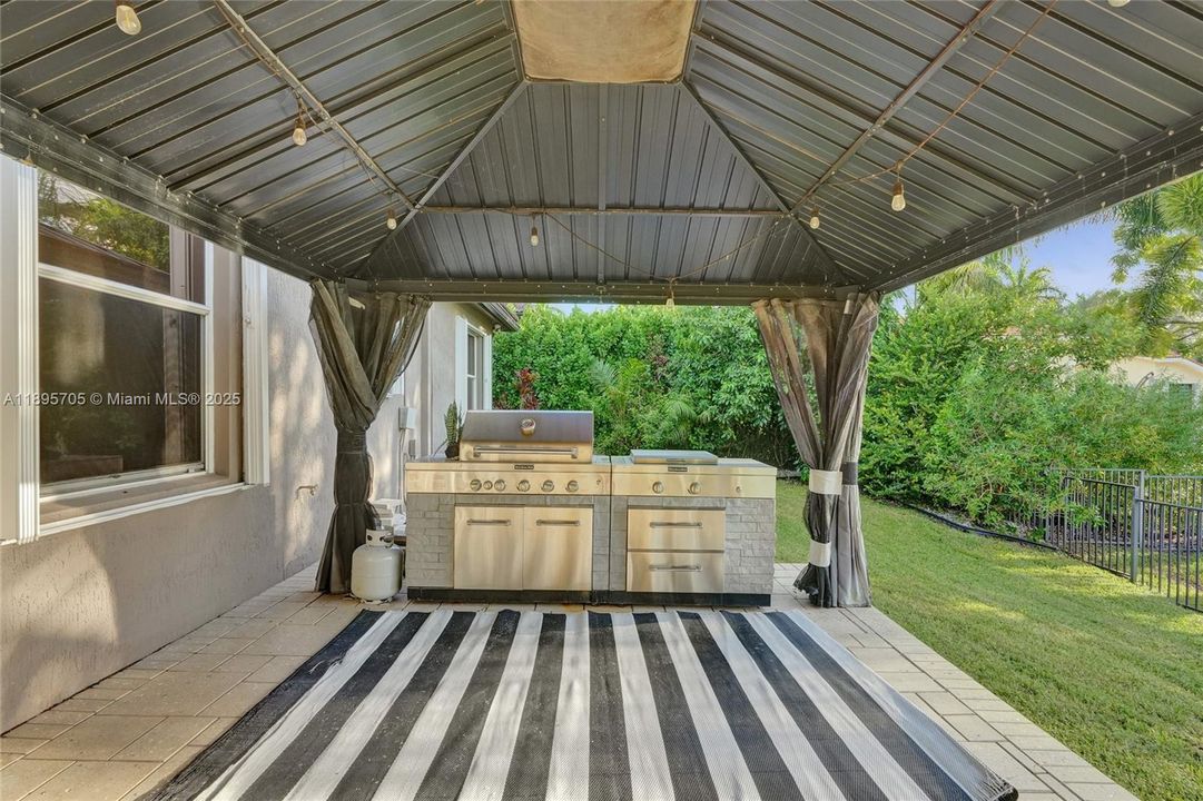 En Venta: $1,389,000 (7 camas, 5 baños, 3796 Pies cuadrados)