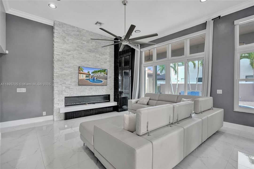 En Venta: $1,389,000 (7 camas, 5 baños, 3796 Pies cuadrados)