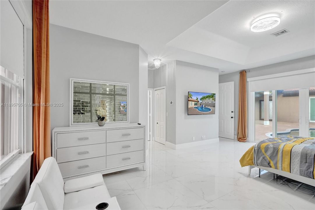 En Venta: $1,389,000 (7 camas, 5 baños, 3796 Pies cuadrados)