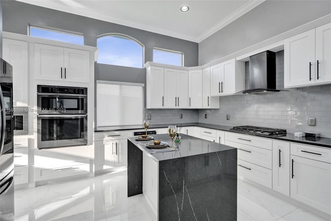 En Venta: $1,389,000 (7 camas, 5 baños, 3796 Pies cuadrados)