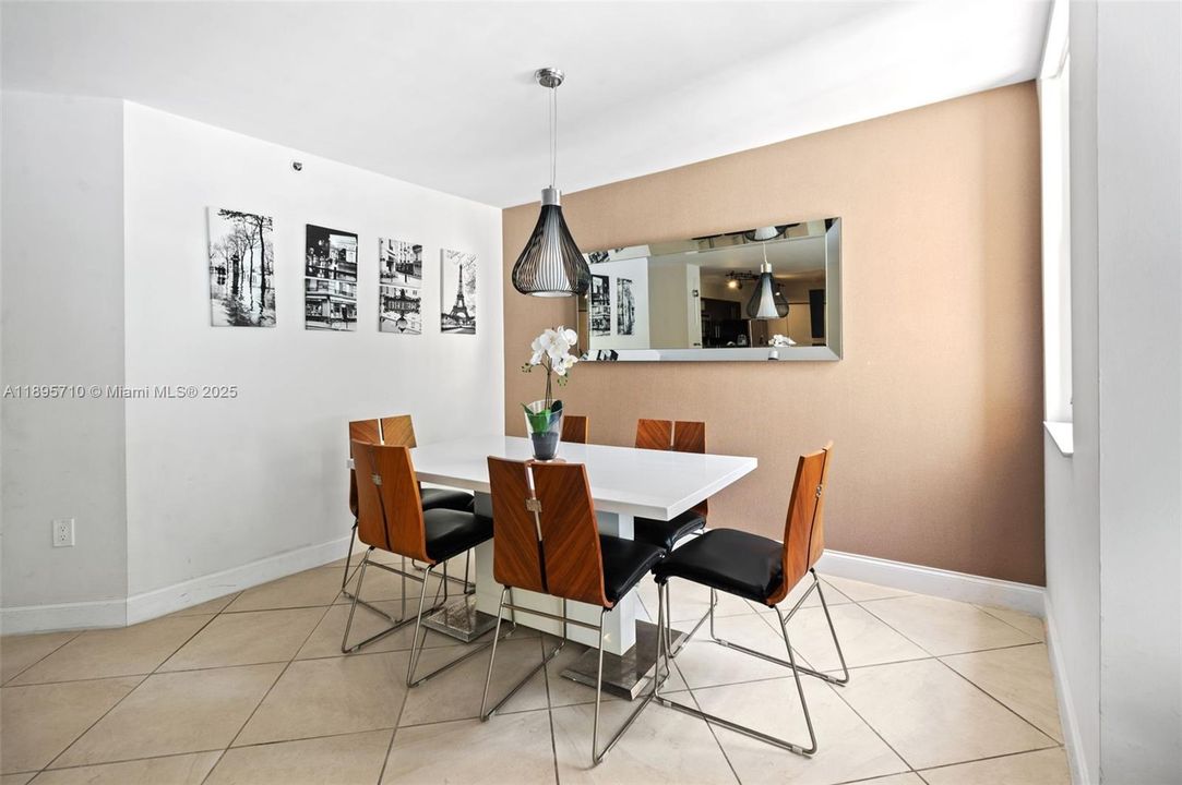 Recently Sold: $429,900 (2 beds, 2 baths, 1100 Square Feet)