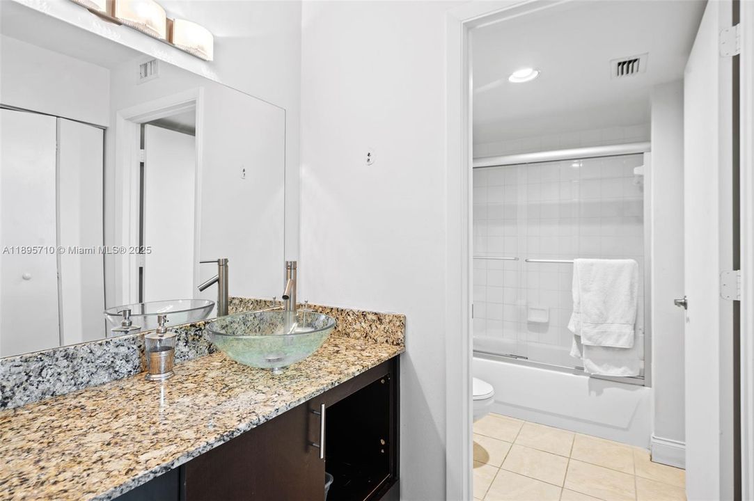 Recently Sold: $429,900 (2 beds, 2 baths, 1100 Square Feet)