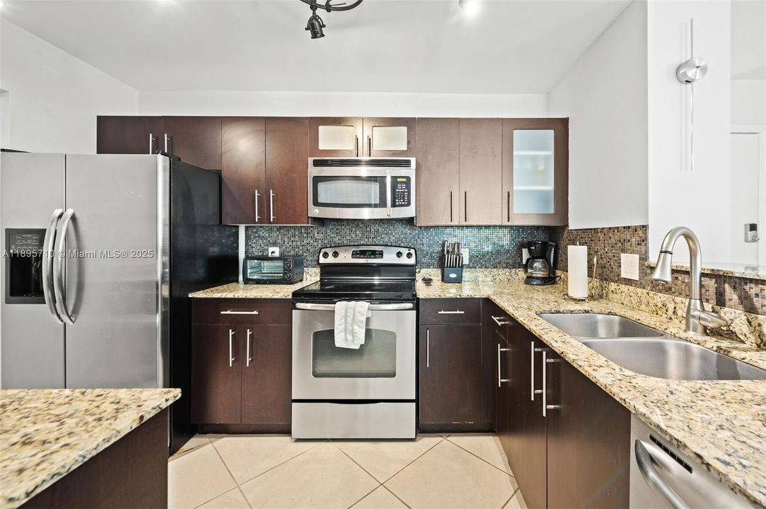 Recently Sold: $429,900 (2 beds, 2 baths, 1100 Square Feet)