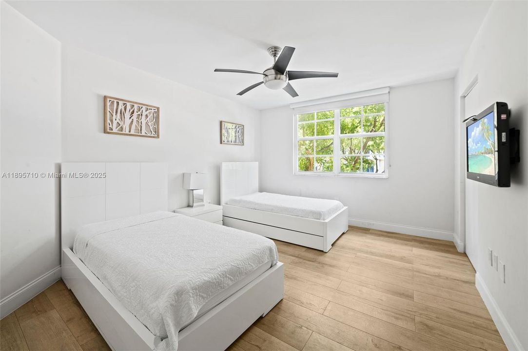 Recently Sold: $429,900 (2 beds, 2 baths, 1100 Square Feet)