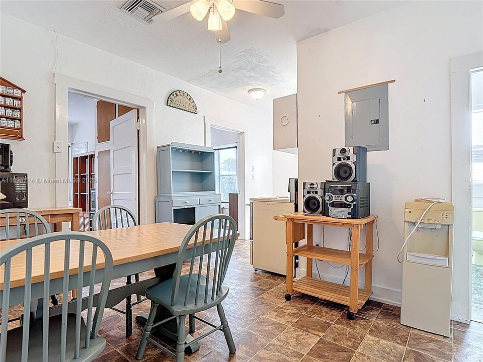 待售: $950,000 (0 贝兹, 0 浴室, 0 平方英尺)