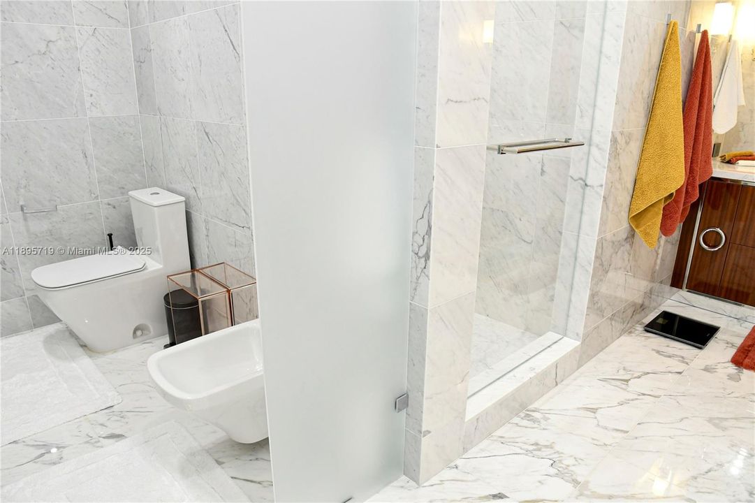 For Rent: $23,000 (2 beds, 2 baths, 1447 Square Feet)