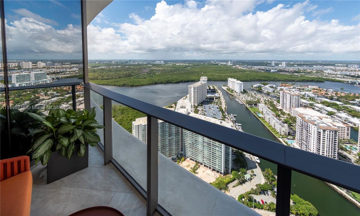 For Rent: $23,000 (2 beds, 2 baths, 1447 Square Feet)