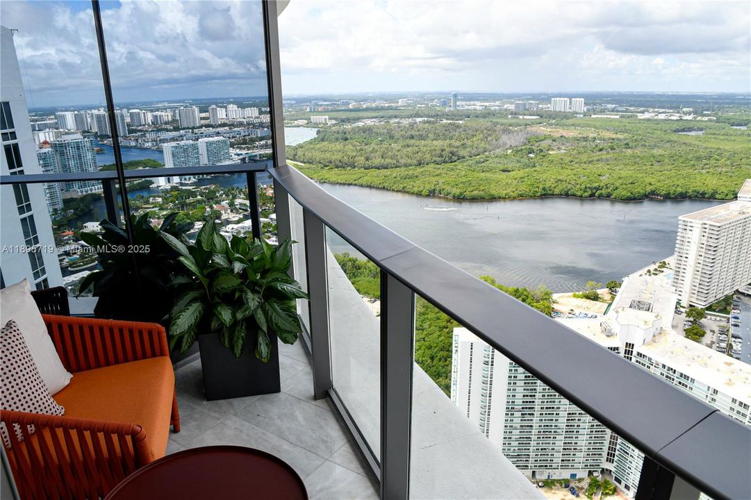 For Rent: $23,000 (2 beds, 2 baths, 1447 Square Feet)