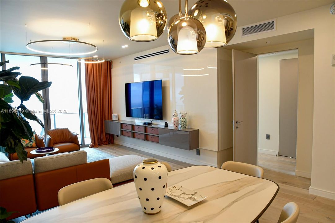 For Rent: $23,000 (2 beds, 2 baths, 1447 Square Feet)