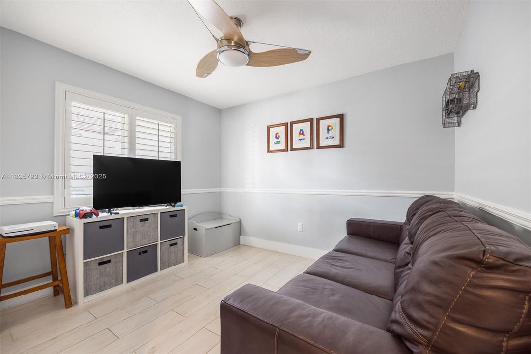 Activo con contrato: $750,000 (4 camas, 2 baños, 2040 Pies cuadrados)