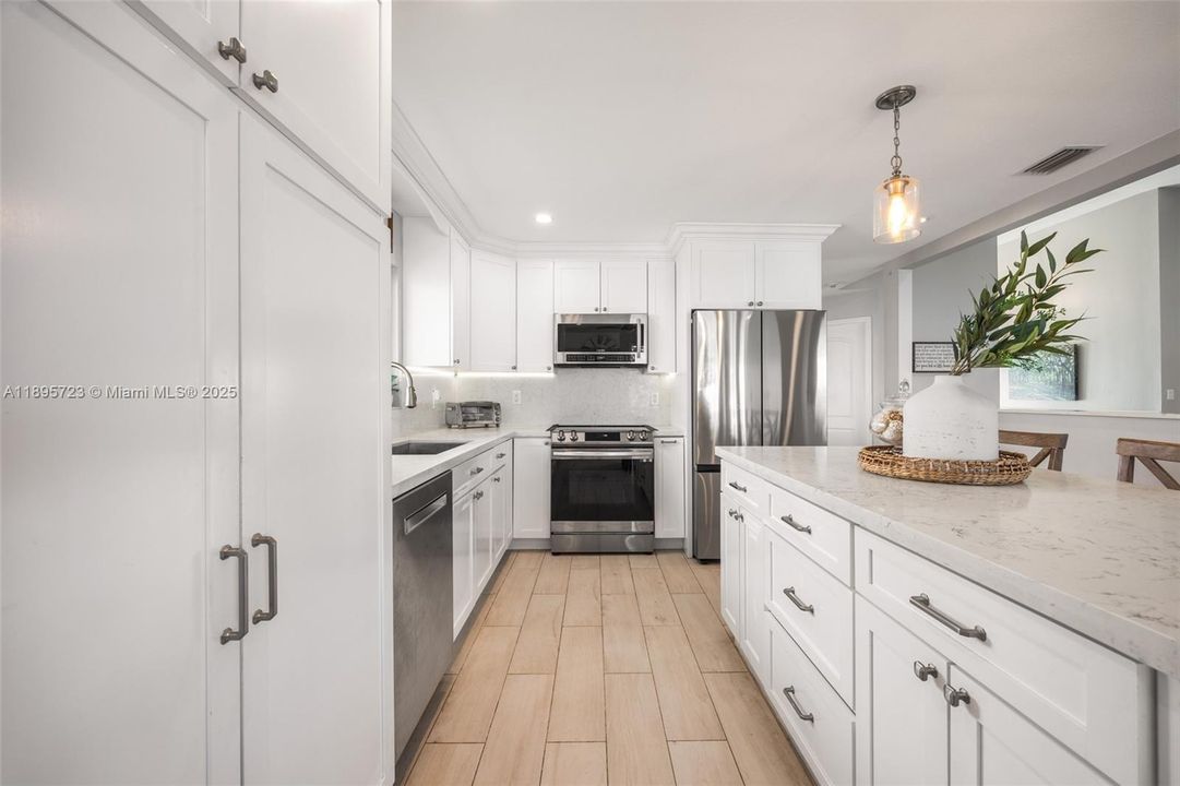 Activo con contrato: $750,000 (4 camas, 2 baños, 2040 Pies cuadrados)