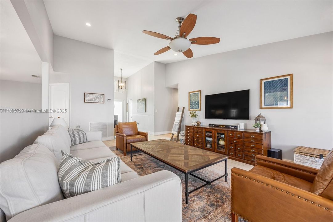 Activo con contrato: $750,000 (4 camas, 2 baños, 2040 Pies cuadrados)