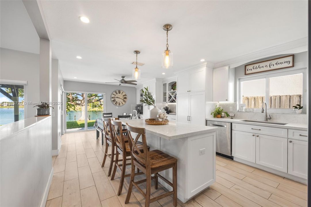 Activo con contrato: $750,000 (4 camas, 2 baños, 2040 Pies cuadrados)