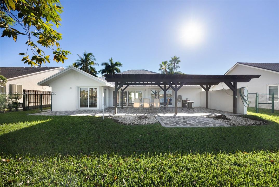 Activo con contrato: $750,000 (4 camas, 2 baños, 2040 Pies cuadrados)