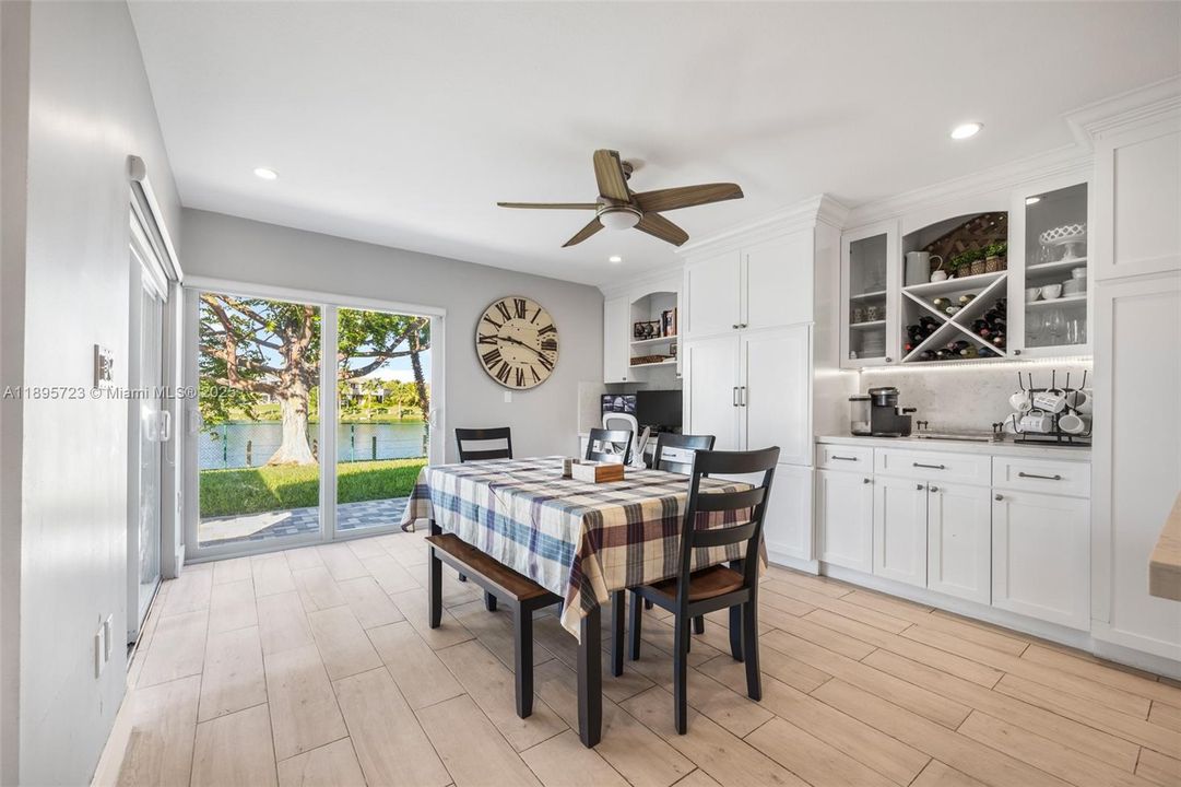 Activo con contrato: $750,000 (4 camas, 2 baños, 2040 Pies cuadrados)