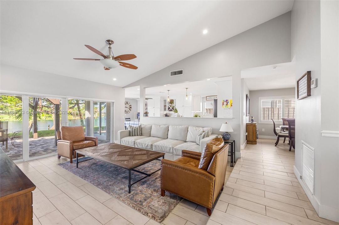 Activo con contrato: $750,000 (4 camas, 2 baños, 2040 Pies cuadrados)