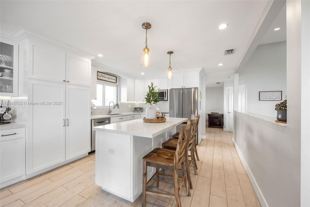 Activo con contrato: $750,000 (4 camas, 2 baños, 2040 Pies cuadrados)