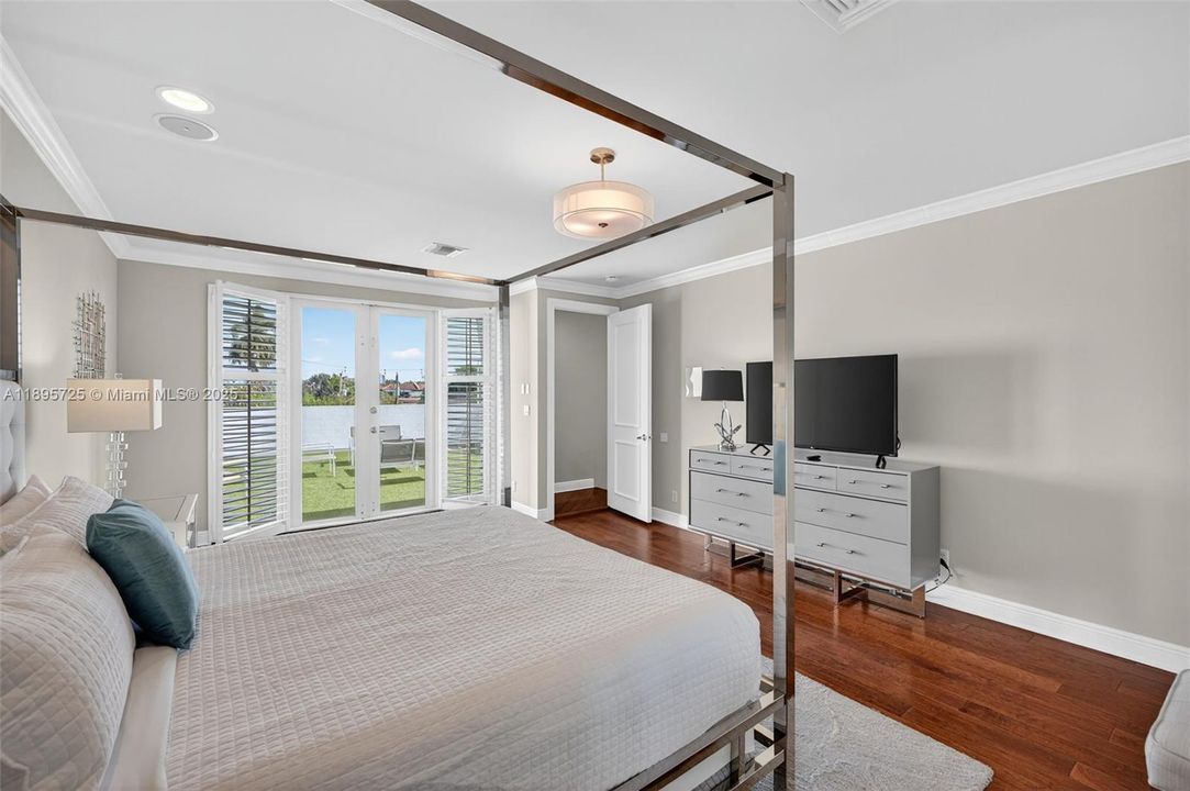 Active With Contract: $1,450,000 (3 beds, 3 baths, 2707 Square Feet)