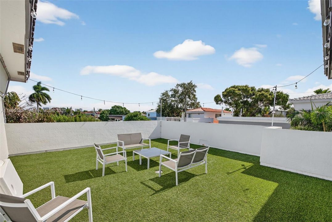 Active With Contract: $1,450,000 (3 beds, 3 baths, 2707 Square Feet)