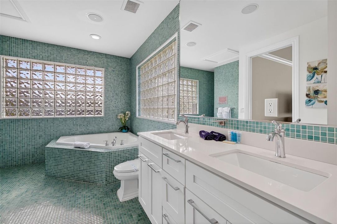 Active With Contract: $1,450,000 (3 beds, 3 baths, 2707 Square Feet)