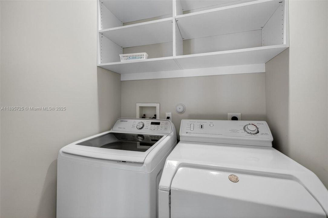 Active With Contract: $1,450,000 (3 beds, 3 baths, 2707 Square Feet)