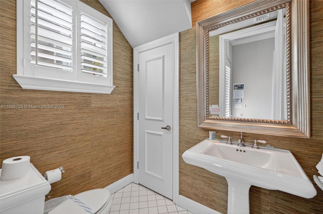 Active With Contract: $1,450,000 (3 beds, 3 baths, 2707 Square Feet)