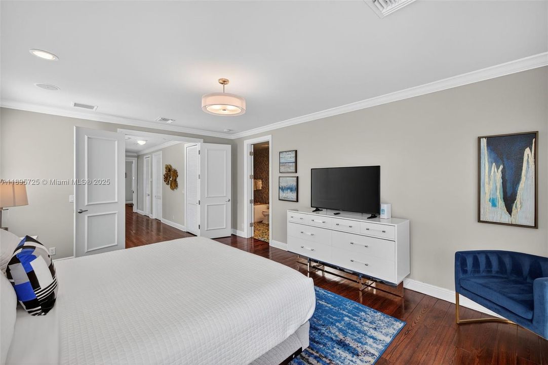 Active With Contract: $1,450,000 (3 beds, 3 baths, 2707 Square Feet)