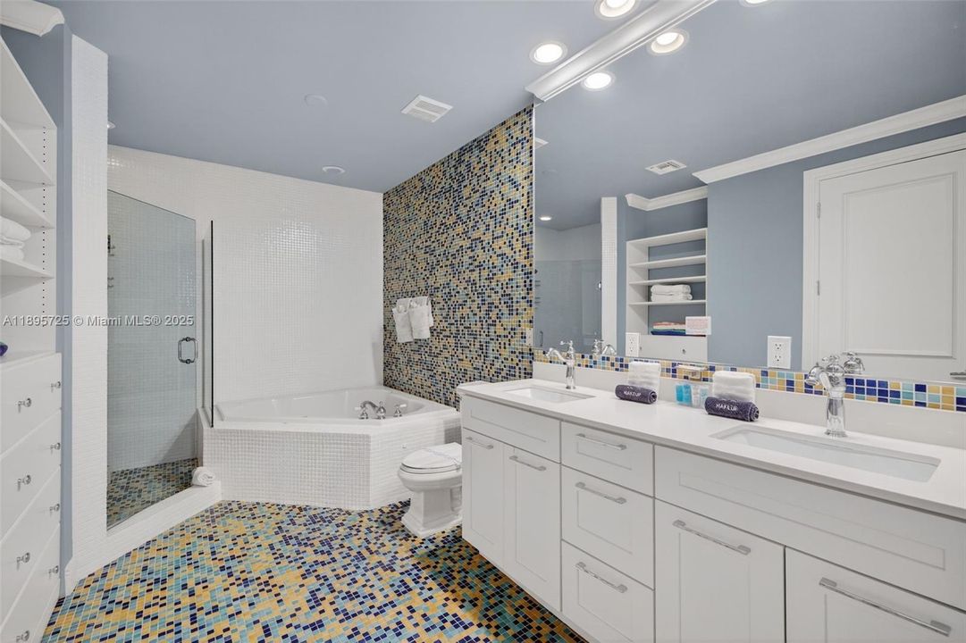 Active With Contract: $1,450,000 (3 beds, 3 baths, 2707 Square Feet)