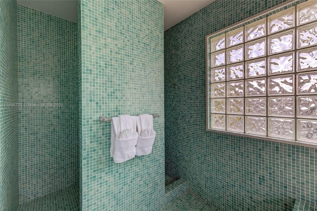 Active With Contract: $1,450,000 (3 beds, 3 baths, 2707 Square Feet)