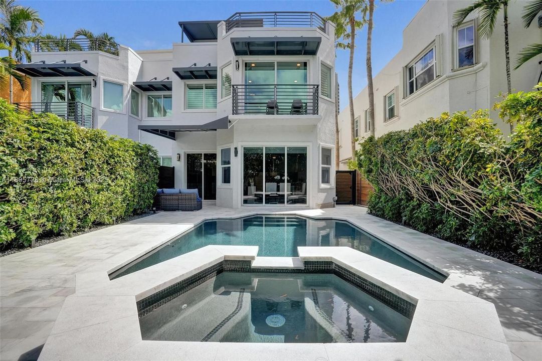 Недавно арендовано: $10,000 (4 спален, 3 ванн, 2905 Квадратных фут)