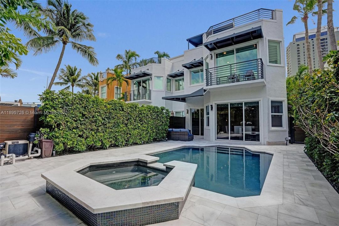 Недавно арендовано: $10,000 (4 спален, 3 ванн, 2905 Квадратных фут)